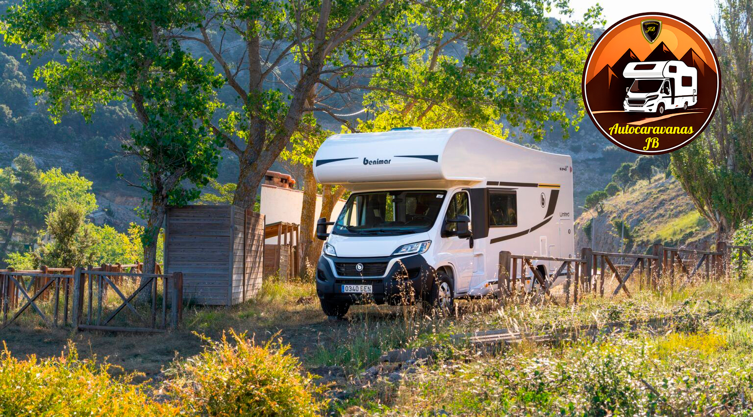 Autocaravana Benimar Sport 340 UP en el campo